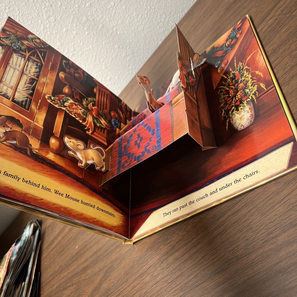 Pop Up The Christmas Surprise: A Classic Mouse Family Tale (Kidsbooks, 2006) - Picture 12 of 14